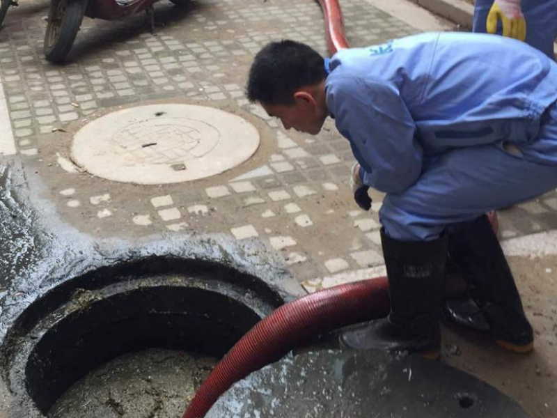 保定南市附近管道疏通师傅高压清洗管道